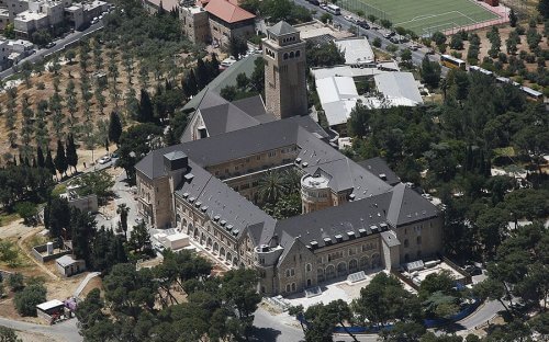 Больница Августа Виктория